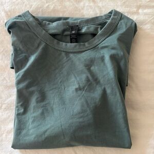 Men’s Lululemon Essential T Shirt (XL)